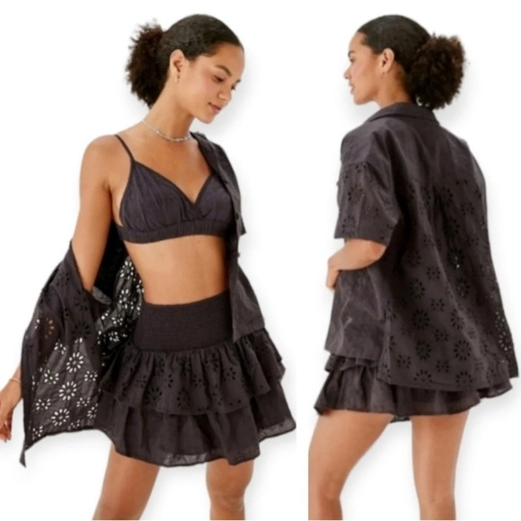 American Eagle Outfitters Women’s Eyelet Embroidered Short Sleeve Button Up Sz M - Picture 2 of 14